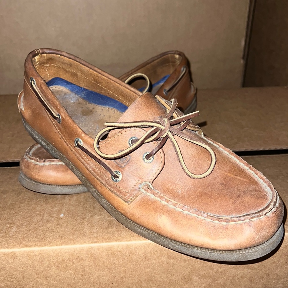 Speedy top-sider men’s leather shoes. Size 12. Great used condition.